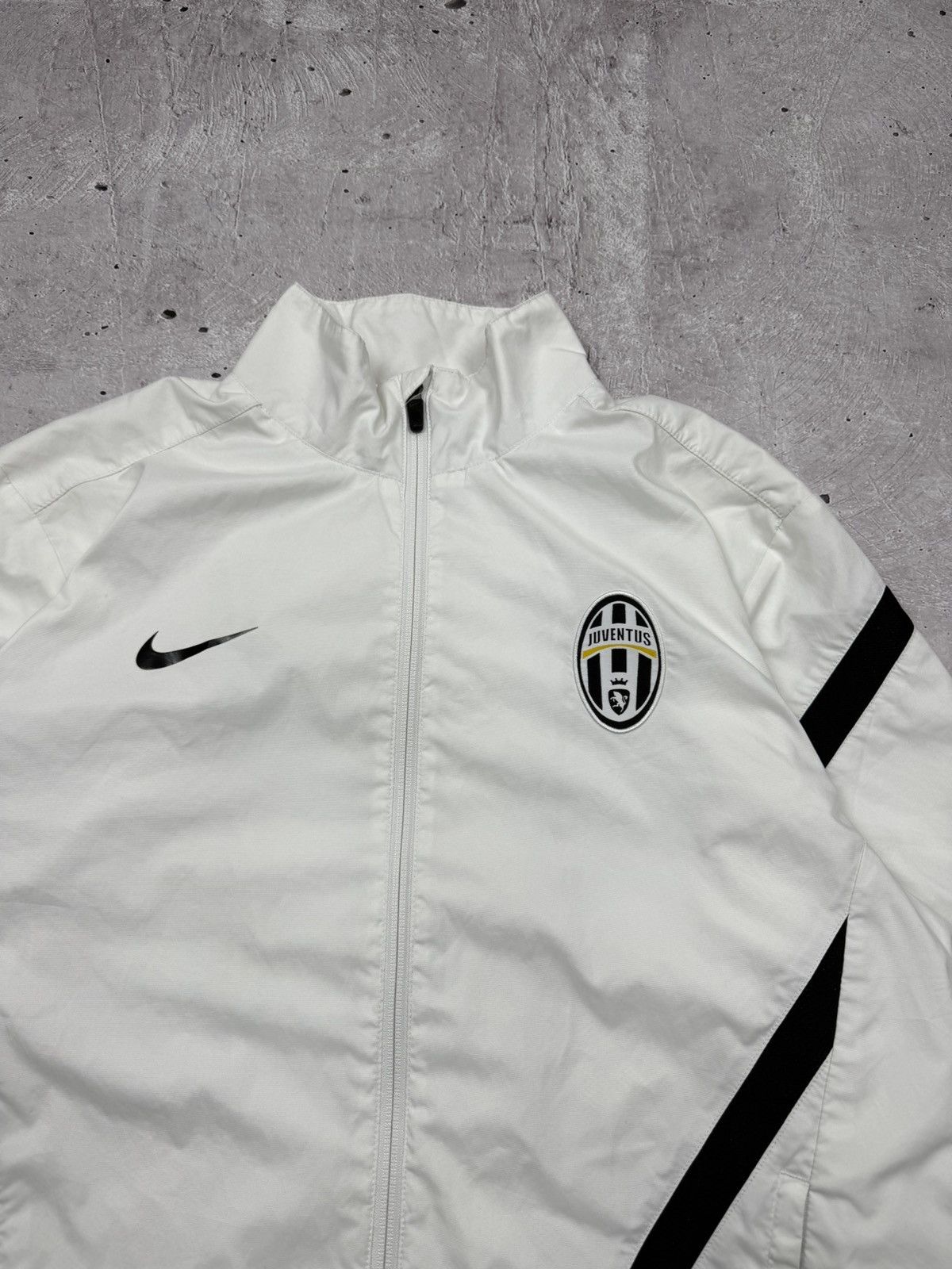 Nike × Vintage Vintage Nike Juventus Blockcore Nylon Track Jacket Size US M / EU 48-50 / 2 - 2 Thumbnail