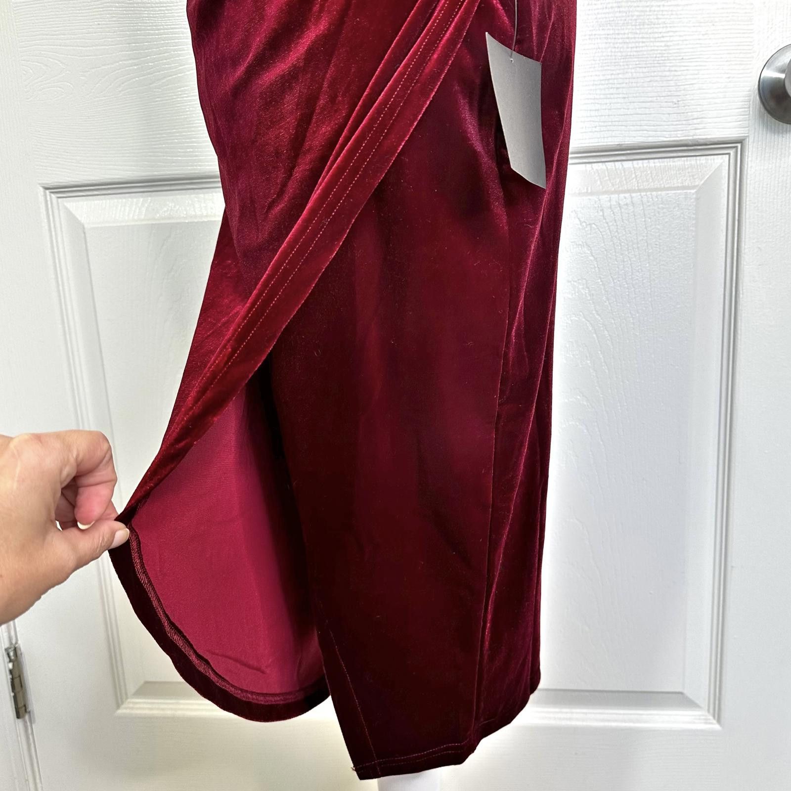 Lulus NWT Lulus Velvet Strapless Ruched Midi Dress Women’s S Size S / US 4 / IT 40 - 5 Thumbnail
