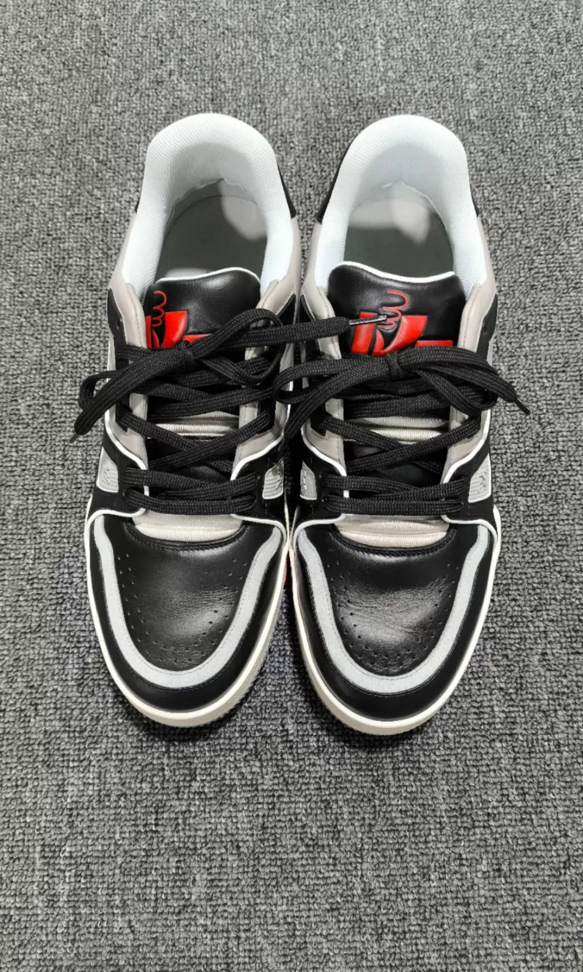 Louis Vuitton LV trainer worn once near new US 40 Size US 7 / EU 40 - 2 Thumbnail