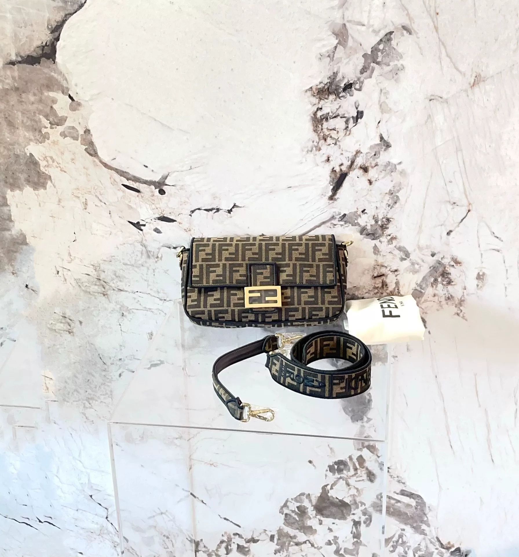 Fendi Pre-loved Bag Very good condition Size ONE SIZE - 1 Thumbnail