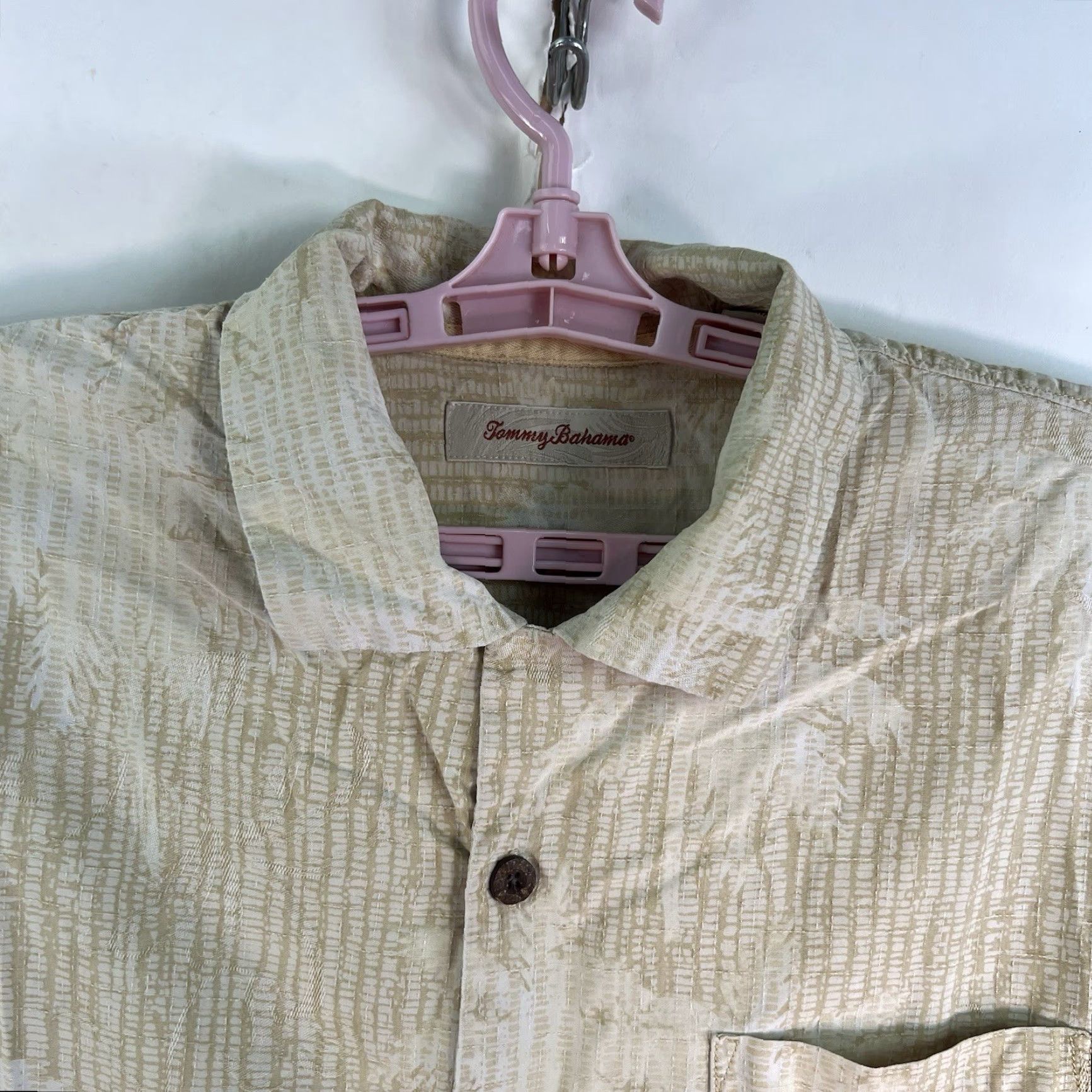 Tommy Bahama Tommy Bahama Shirt Adult Large Beige Silk Floral Button-Up Short Sleeve Hawaiian Mens Size US L / EU 52-54 / 3 - 3 Thumbnail