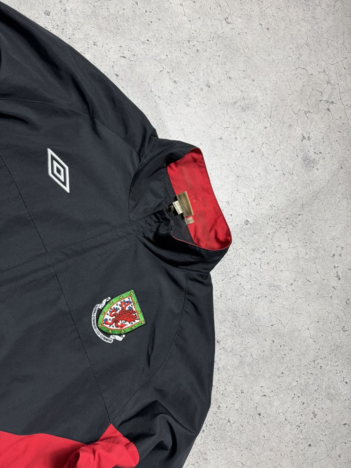 Umbro Umbro Wales Team Football Nylon Vintage Light Jacket Size L Size US L / EU 52-54 / 3 - 5 Thumbnail
