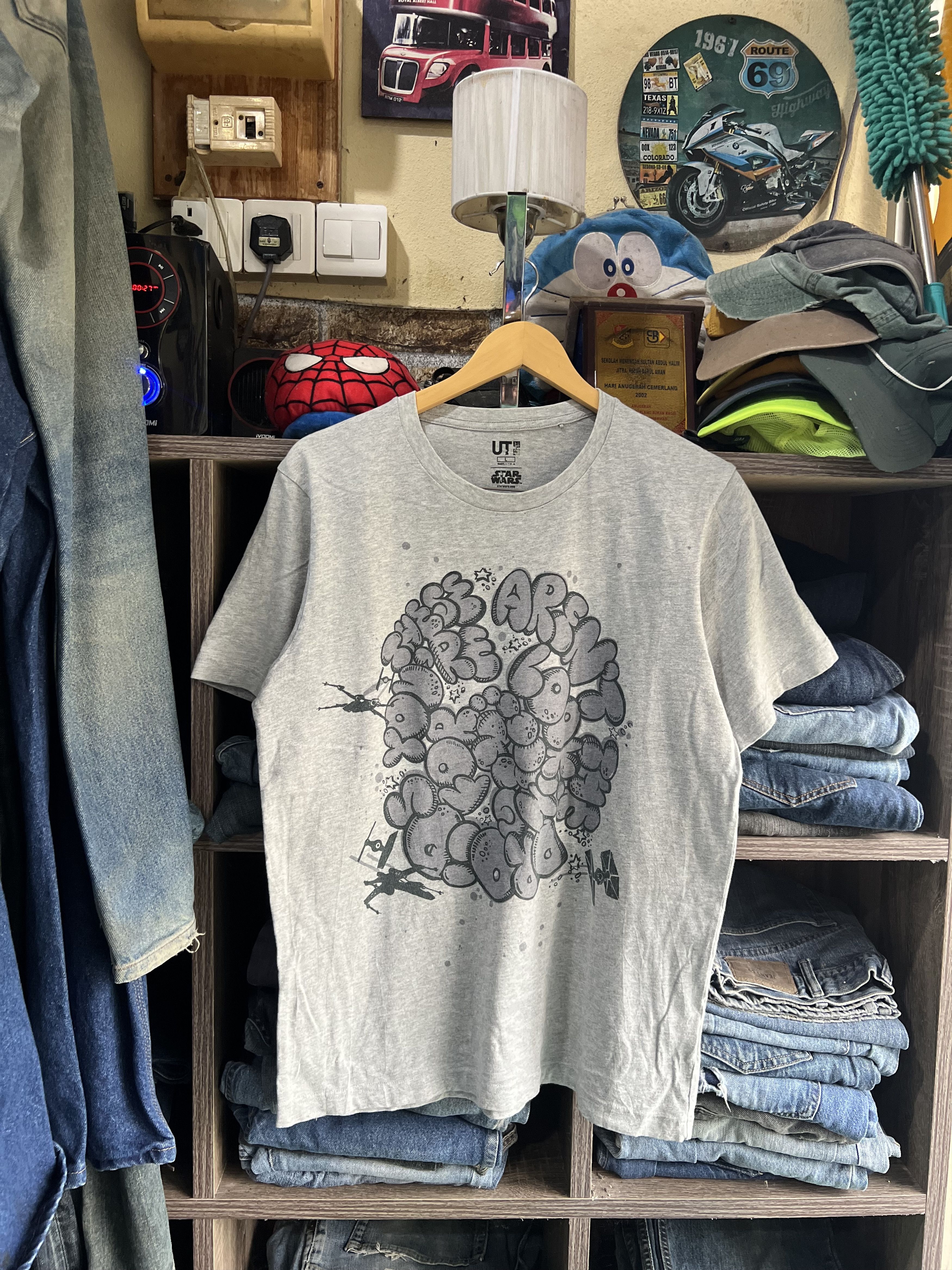 Japanese Brand 🔥Uniqlo Star Wars Printed Tee Size US M / EU 48-50 / 2 - 13 Thumbnail