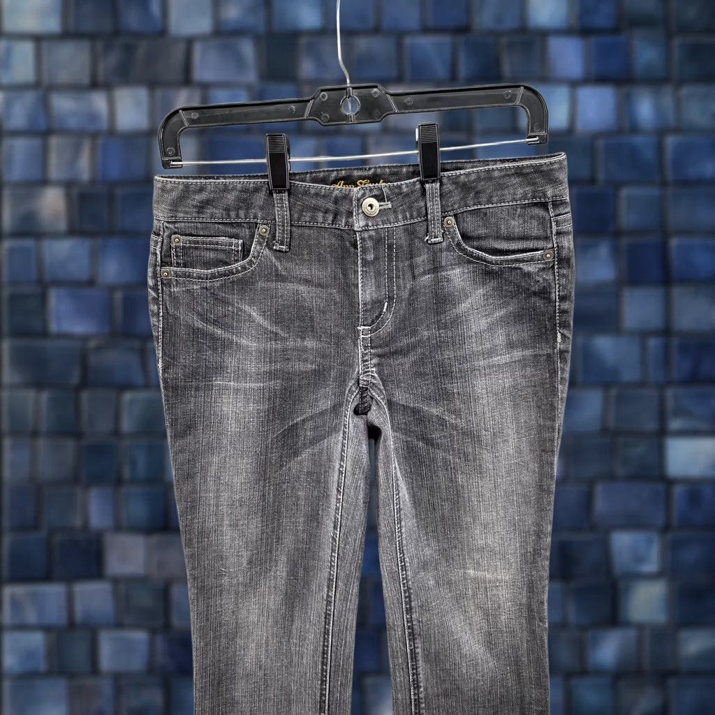 Ann Taylor Ann Taylor Women's Modern Fit Lindsay Waist Gray Denim Jeans Bootcut 2P Petite Denim Gray Jeans Womens Pop Modern Fit Lindsay Waist 2P Petite Size 26" / US 2 / IT 38 - 1 Thumbnail