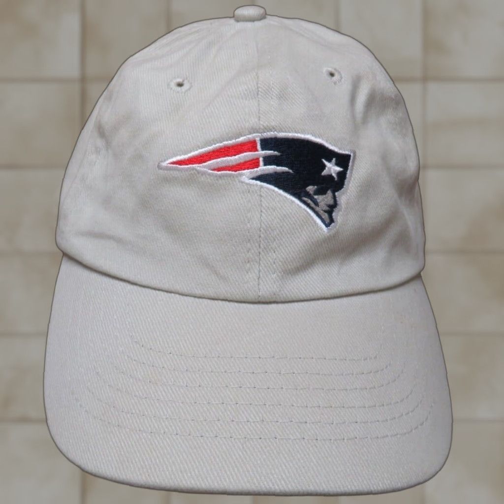 NFL VINTAGE New England Patriots Logo Embroidered NFL Baseball Cap Men One Size Beige Adjustable Unworn Size ONE SIZE - 1 Thumbnail
