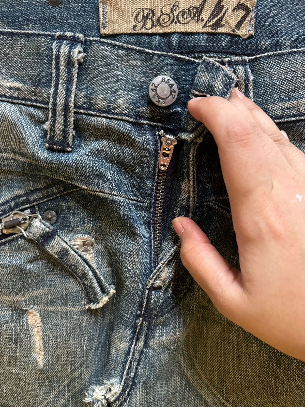 Japanese Brand Vintage Japanese Brand Rusty Mud Wash Distressed Loose Jeans Size US 32 / EU 48 - 3 Thumbnail