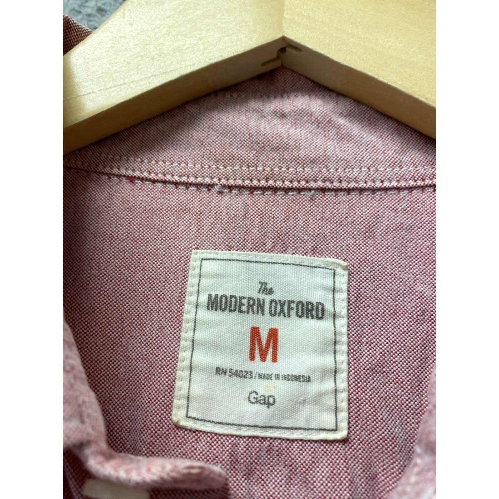Gap VINTAGE Gap Pink Men’s Button-Down Shirt Slim Fit Adult Medium Long Sleeve 146-31 Mens Size US M / EU 48-50 / 2 - 5 Thumbnail