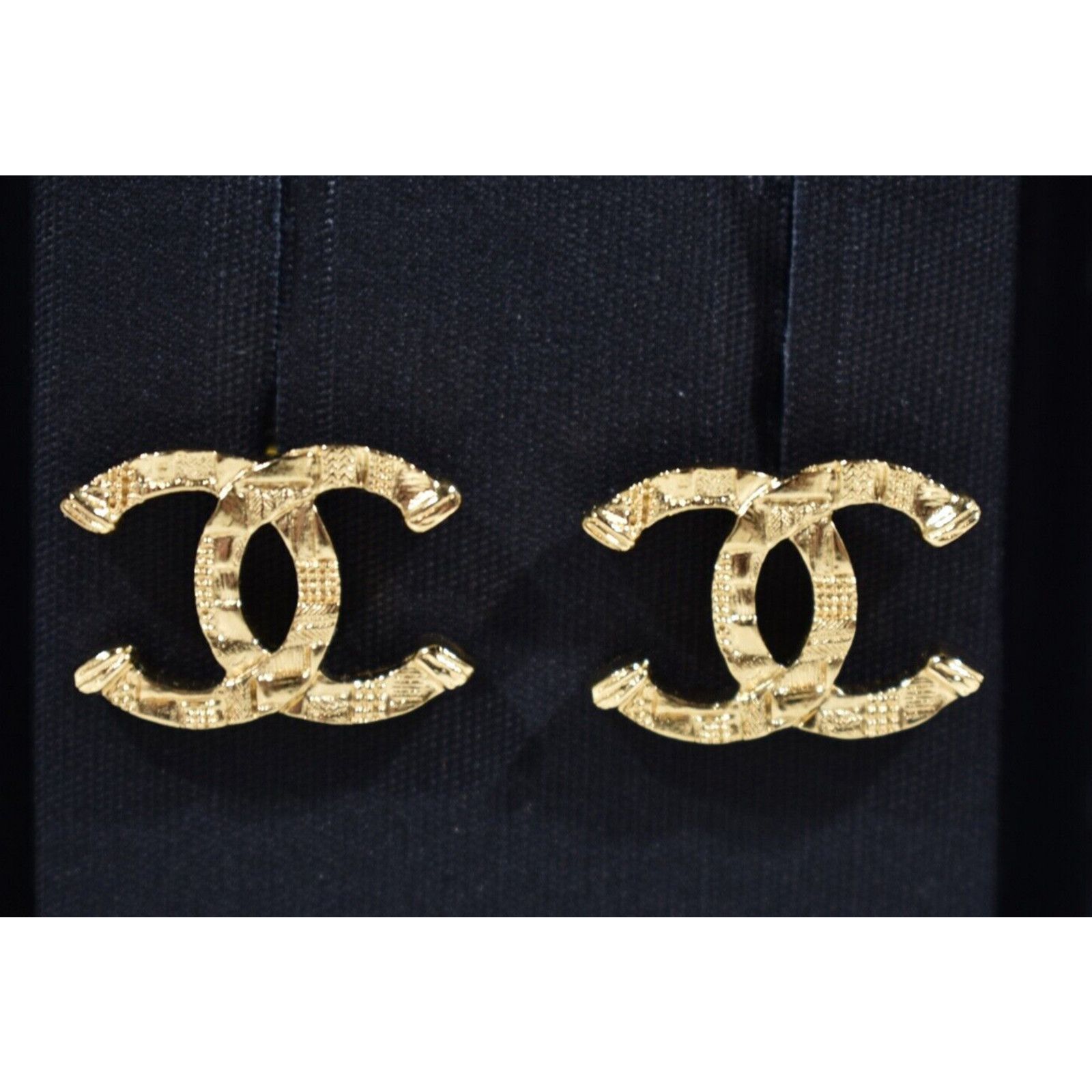 Chanel Chanel Gold Hammered Interlocking Statement Stud Earrings Size ONE SIZE - 8 Thumbnail