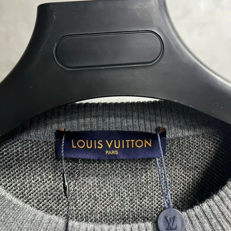 Louis Vuitton Louis Vuitton Grey jacquard round-necked sweater Size US L / EU 52-54 / 3 - 2 Thumbnail