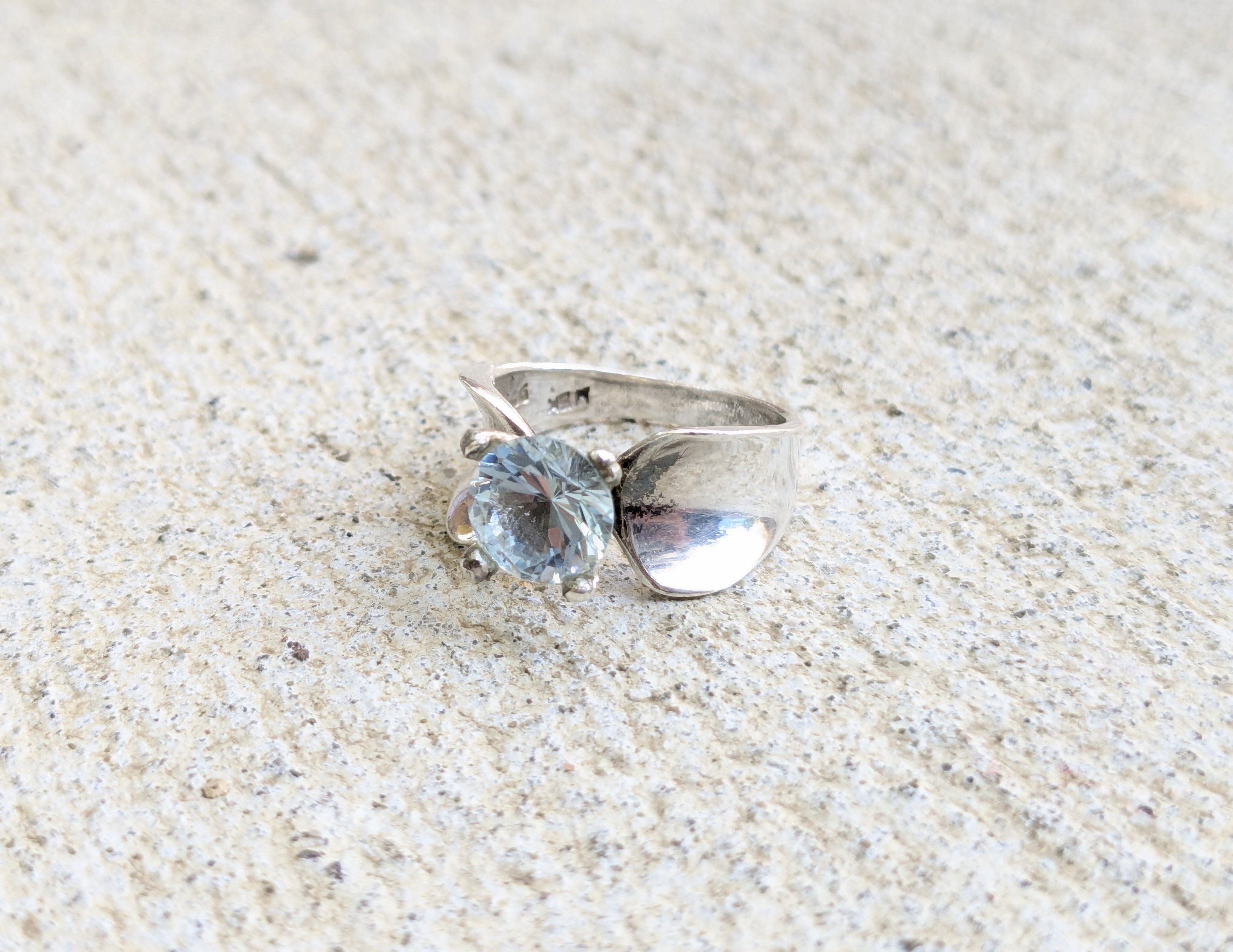 Jewelry × Vintage Vintage Sterling Silver Ring Blue Topaz 6.25 Abstract Modern Size ONE SIZE - 1 Thumbnail