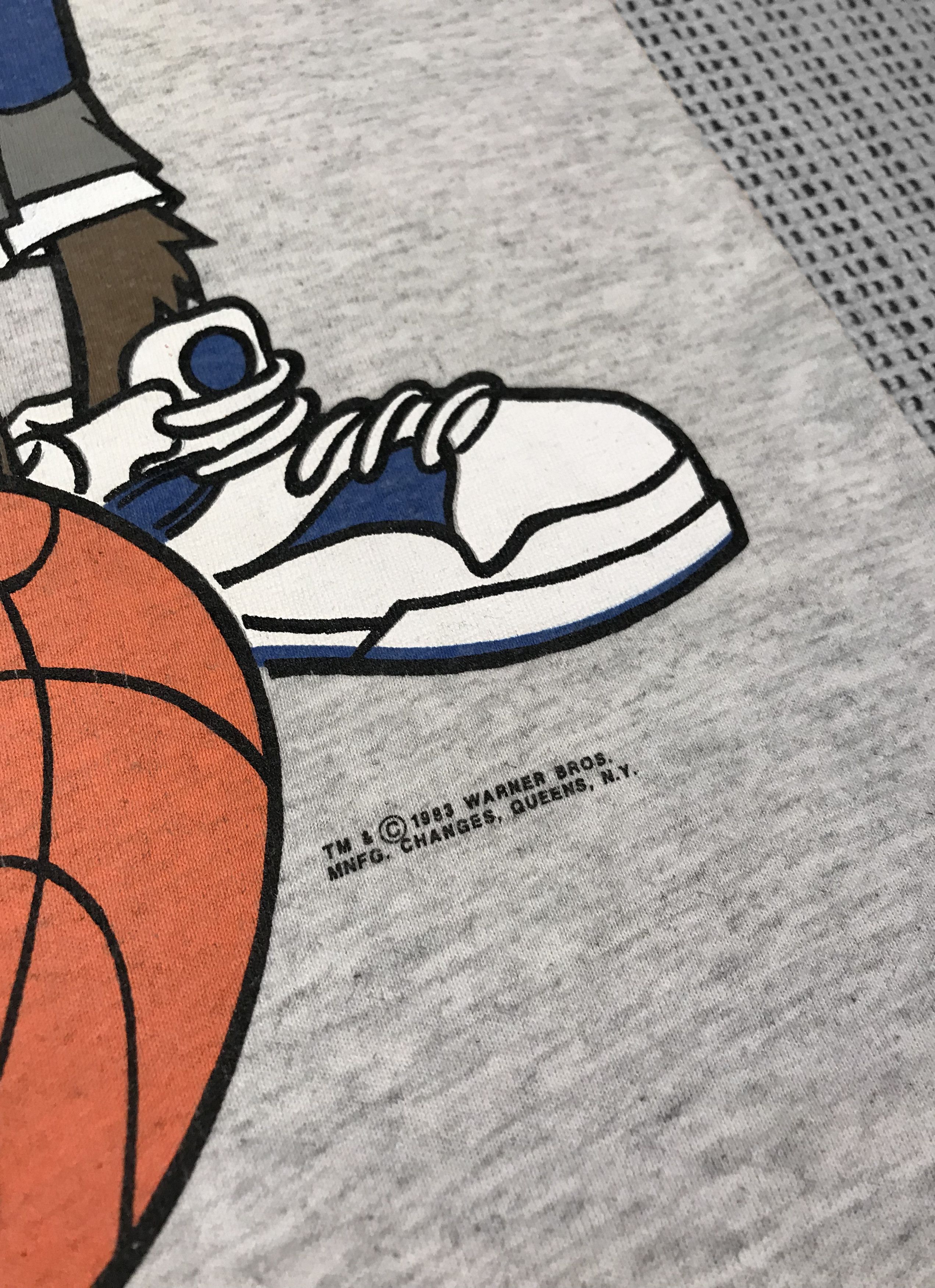 Anvil × Vintage × Warner Bros Vintage 93' Warner Bros Basketball AOP T-Shirt (L) Size US L / EU 52-54 / 3 - 3 Thumbnail