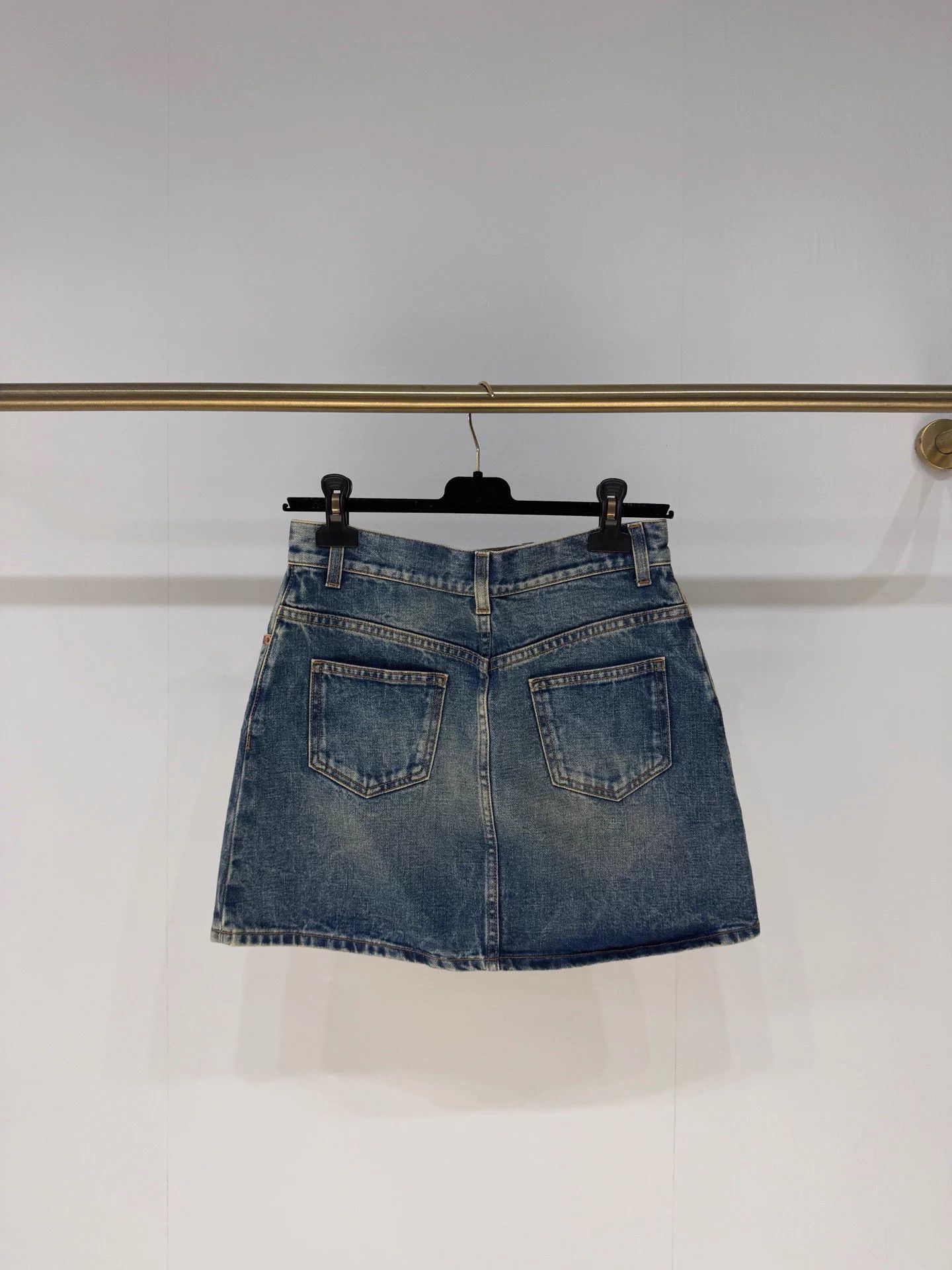 Gucci Gucci Denim Embroidered Rabbit Skirt IT42 Size 30" / US 8 / IT 44 - 3 Thumbnail