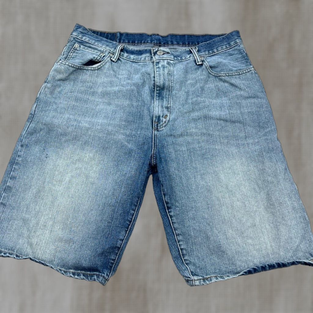 Levi's Levi's 569 Shorts Men 36 Relaxed Denim Blue 5-Pocket Mid Rise Zip Fly Casual Workwear Baggy Jorts Knit Now? Size US 36 / EU 52 - 1 Thumbnail
