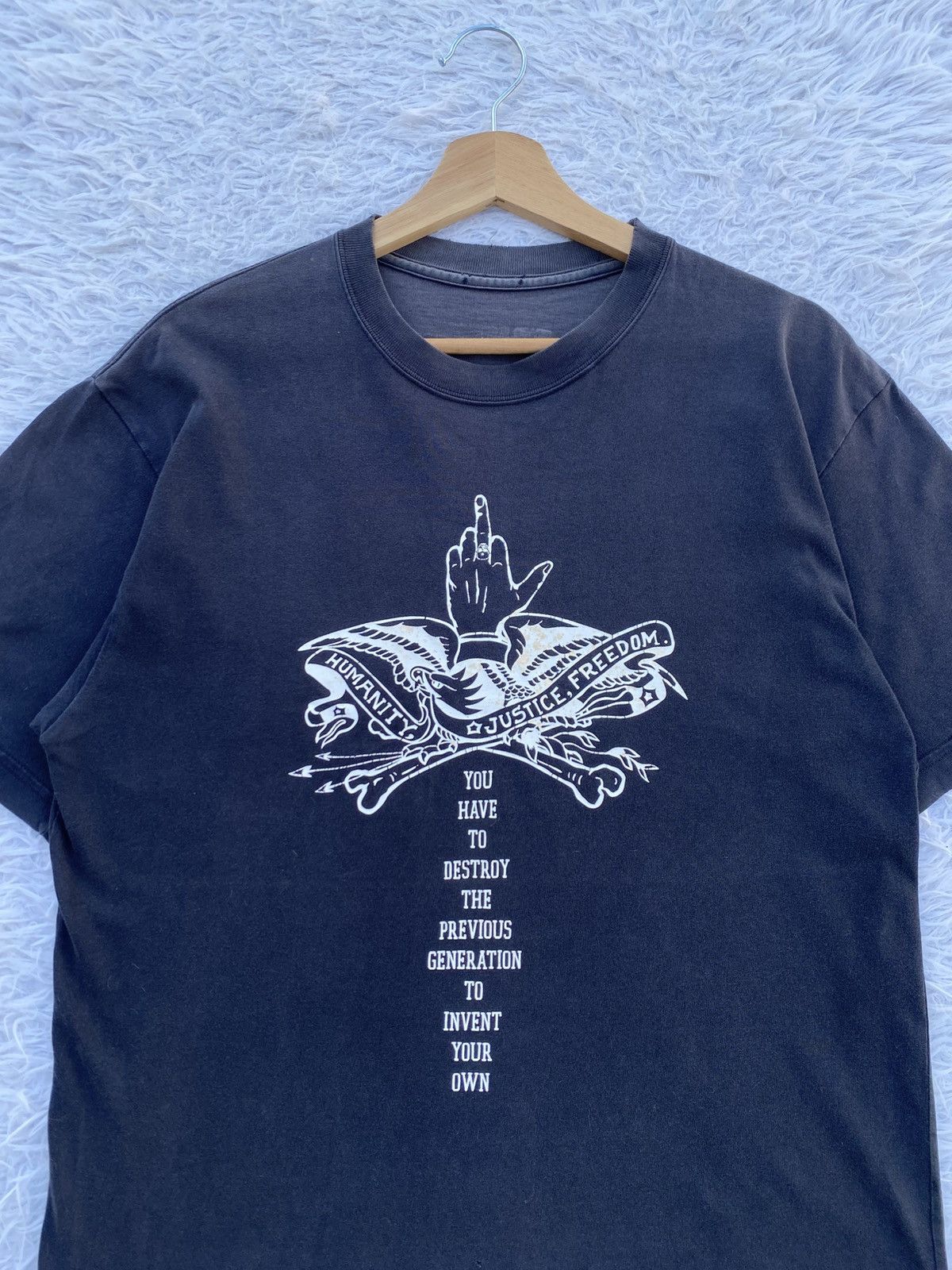 Neighborhood Rare Vintage 2004 Neighborhood "Fight Alone" Tshirt Size US L / EU 52-54 / 3 - 7 Thumbnail