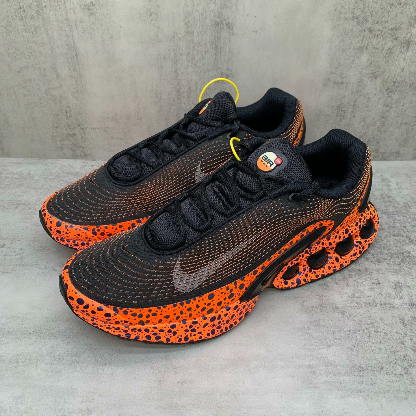 Nike Nike Orange Lowtop Sneakers 46 Men Size US 12 / EU 45 - 1 Thumbnail