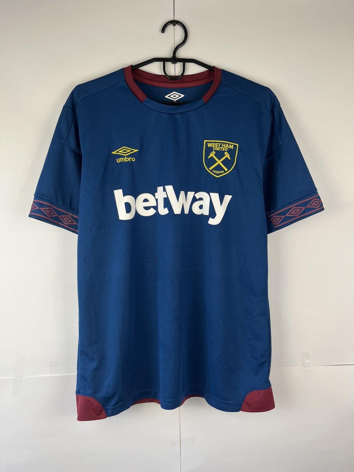 Umbro Umbro Westham United London Soccer Football Jersey Size US L / EU 52-54 / 3 - 1 Thumbnail