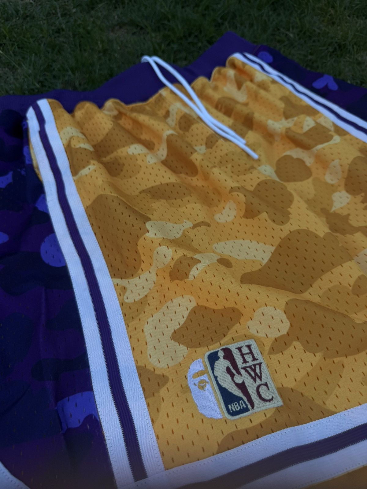Bape × Mitchell & Ness × NBA Los Angeles Lakers Gold M&N x BAPE Camo Shorts Size US 38 / EU 54 - 4 Thumbnail