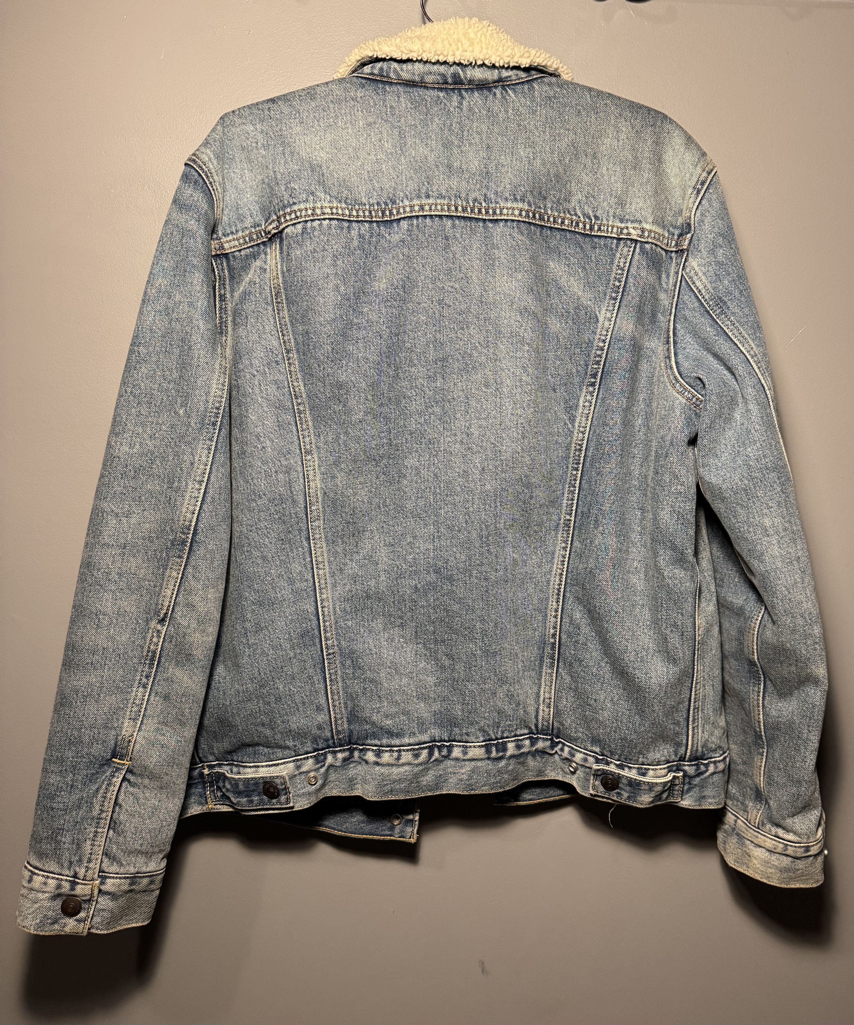 Levi's Levis Sherpa Trucker Jacket L Size US L / EU 52-54 / 3 - 3 Thumbnail