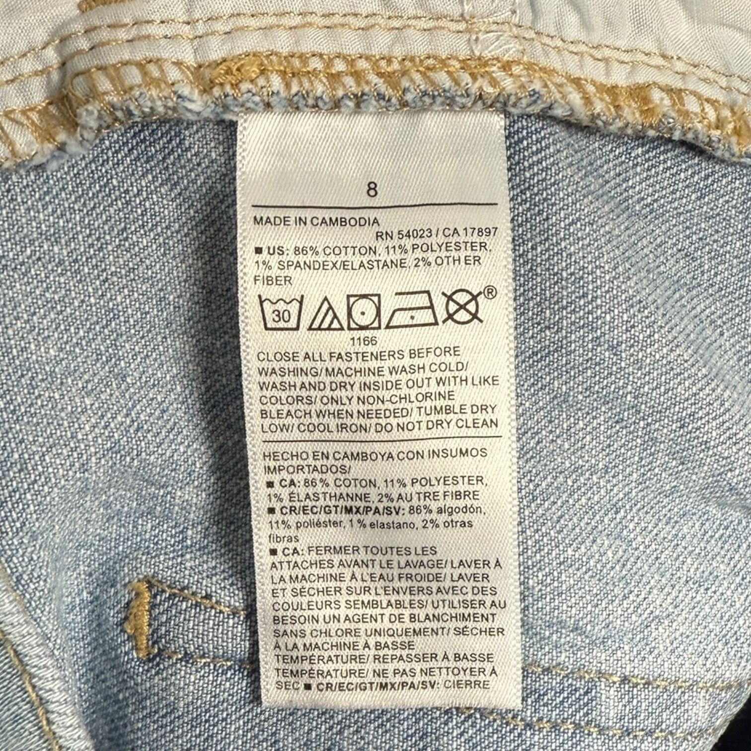 Old Navy Old Navy Mid-Rise Wow Boyfriend Women's Size 8 Light Wash Size 30" / US 8 / IT 44 - 4 Thumbnail