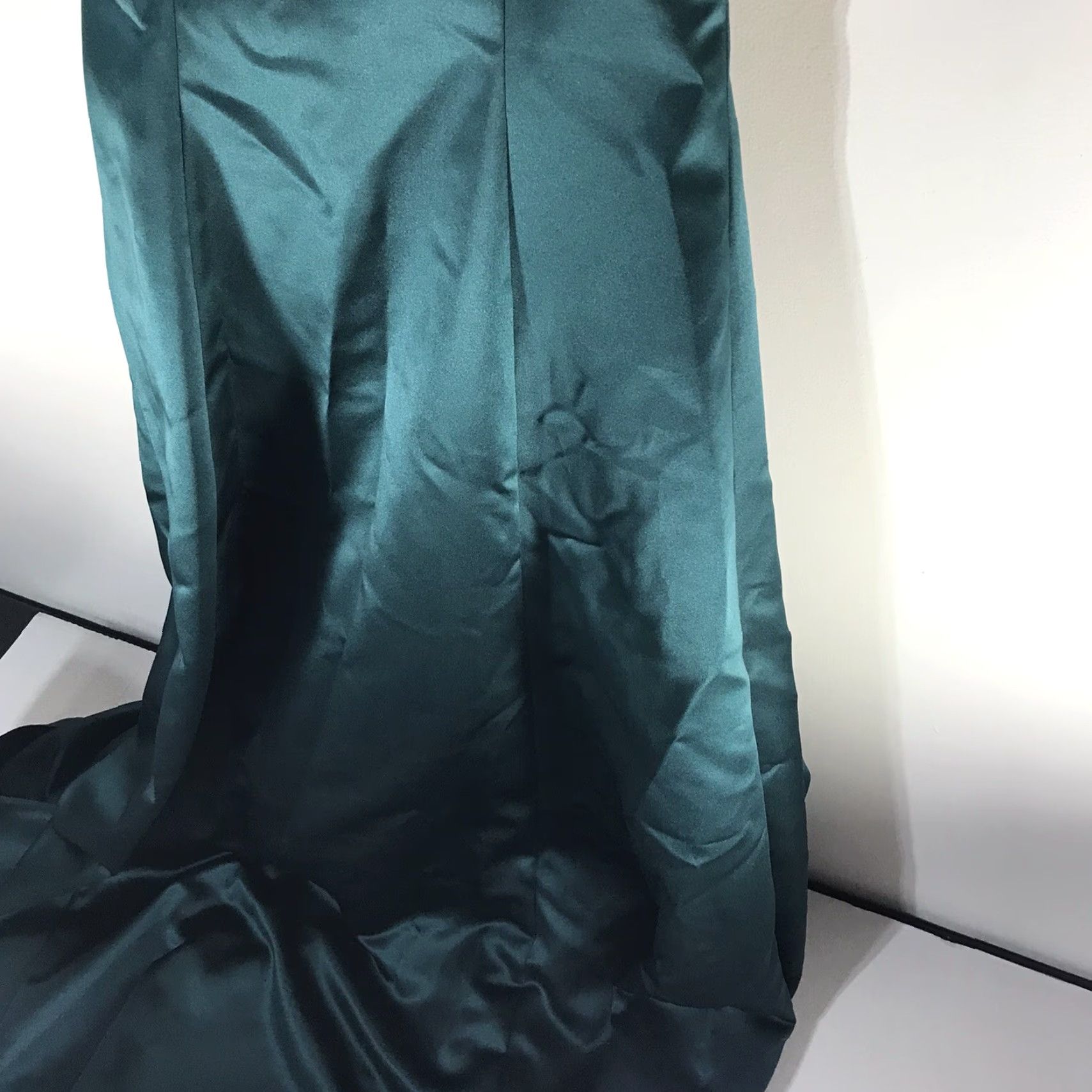 Velvet Michelangelo Green Satin A-Line Formal Dress Women's Size 10 USA Size L / US 10 / IT 46 - 3 Thumbnail