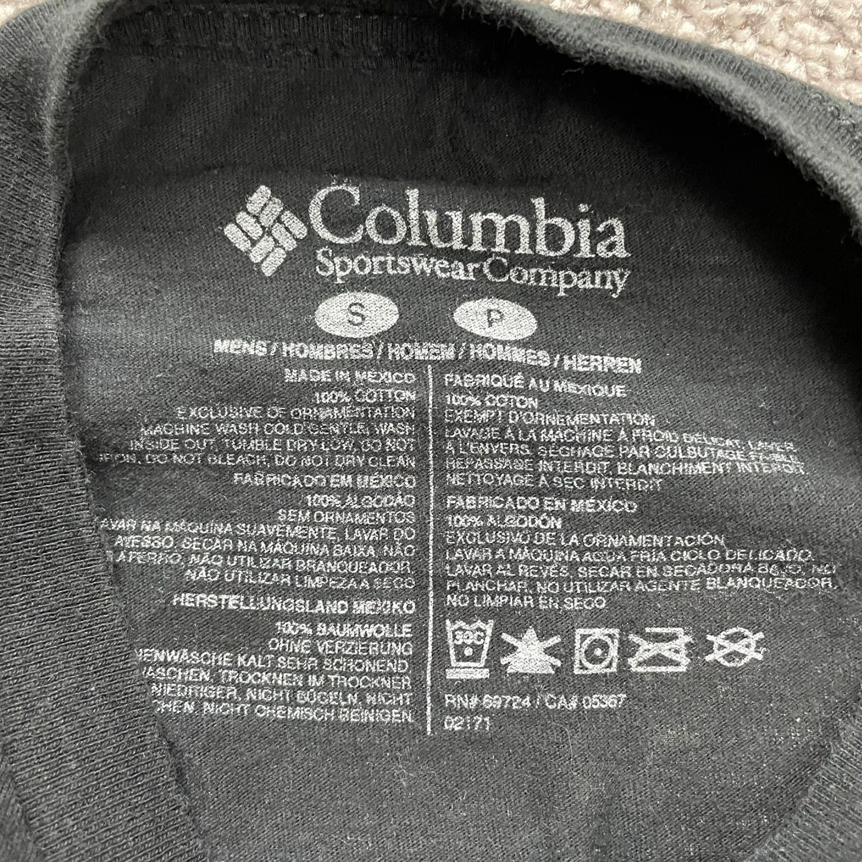 Vintage VINTAGE Columbia Men's Short Sleeve T-Shirt S Black Casual Fish Outdoor 90s Size US S / EU 44-46 / 1 - 4 Thumbnail