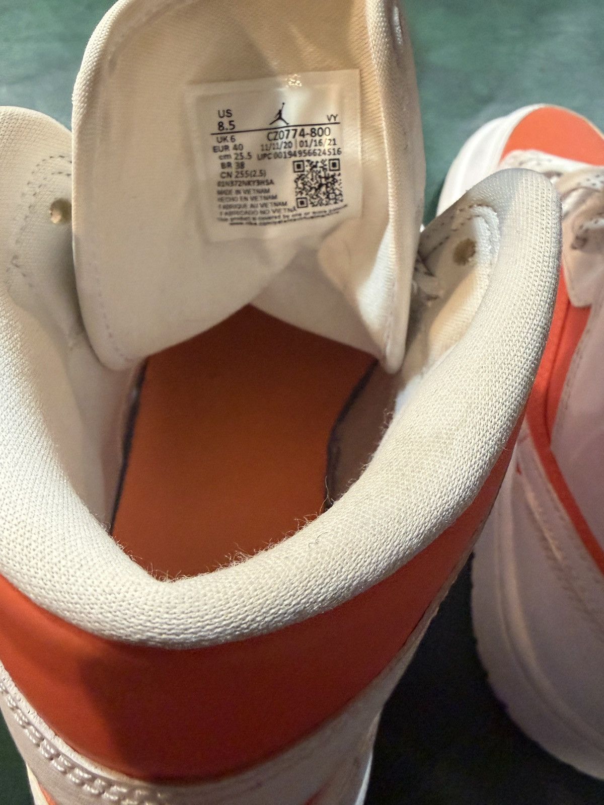 Jordan Brand Air Jordan 1 Mid SE "Bright Citrus" Size US 8.5 / EU 41-42 - 8 Thumbnail