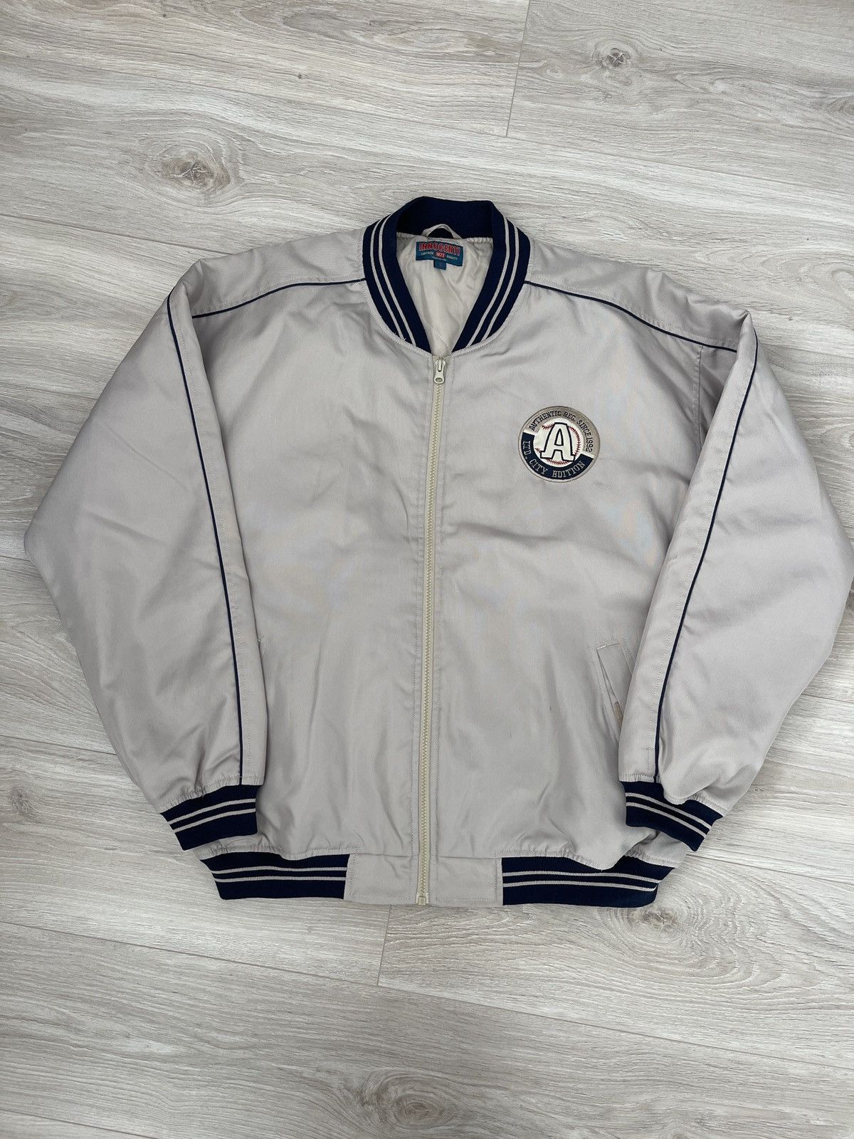 Vintage Vintage innocenti bomber beige light jacket logo Size US L / EU 52-54 / 3 - 14 Thumbnail