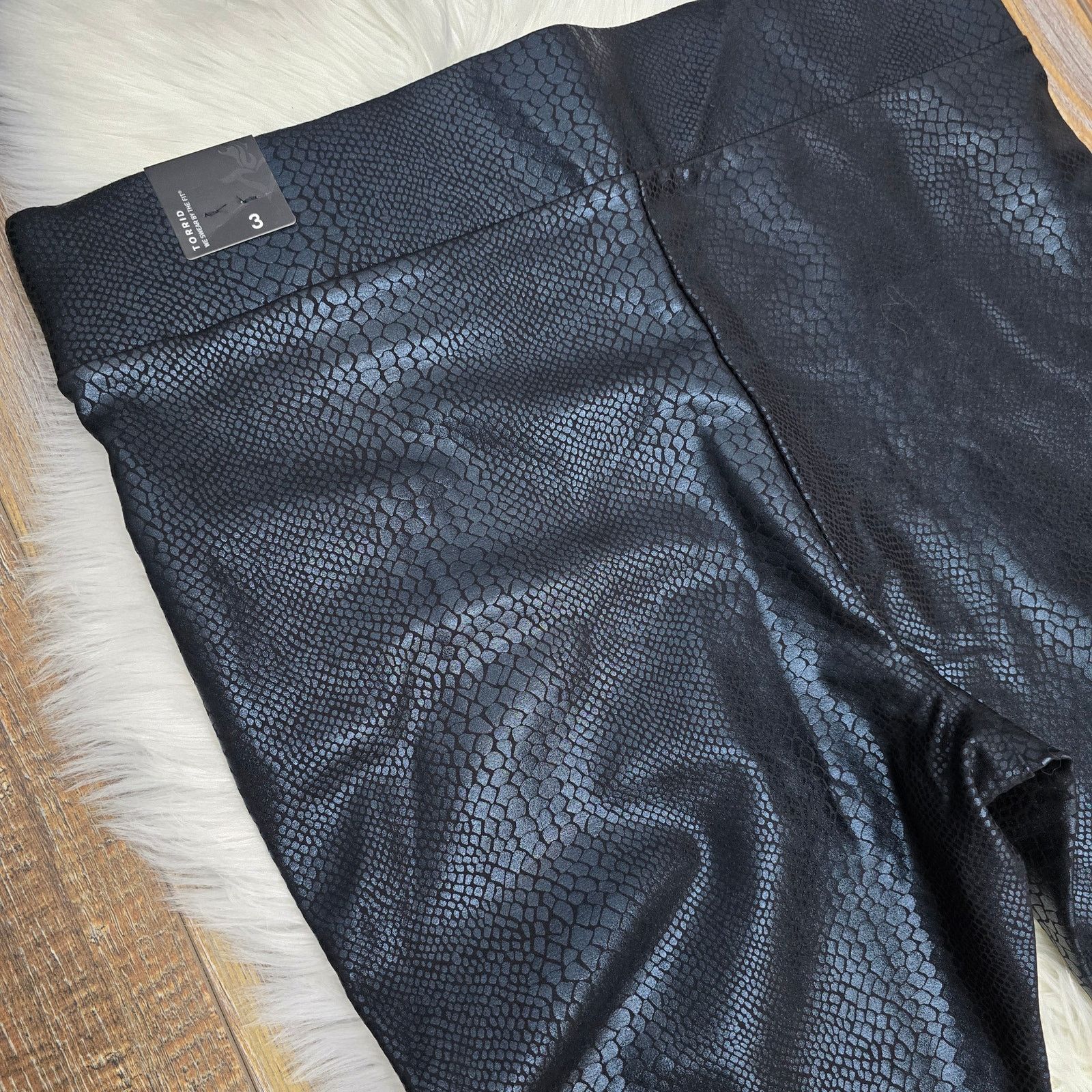 Torrid NWT Torrid Snake Print Pants Plus 3 3X Pull on High-Rise Size 42" / US 20 - 8 Thumbnail