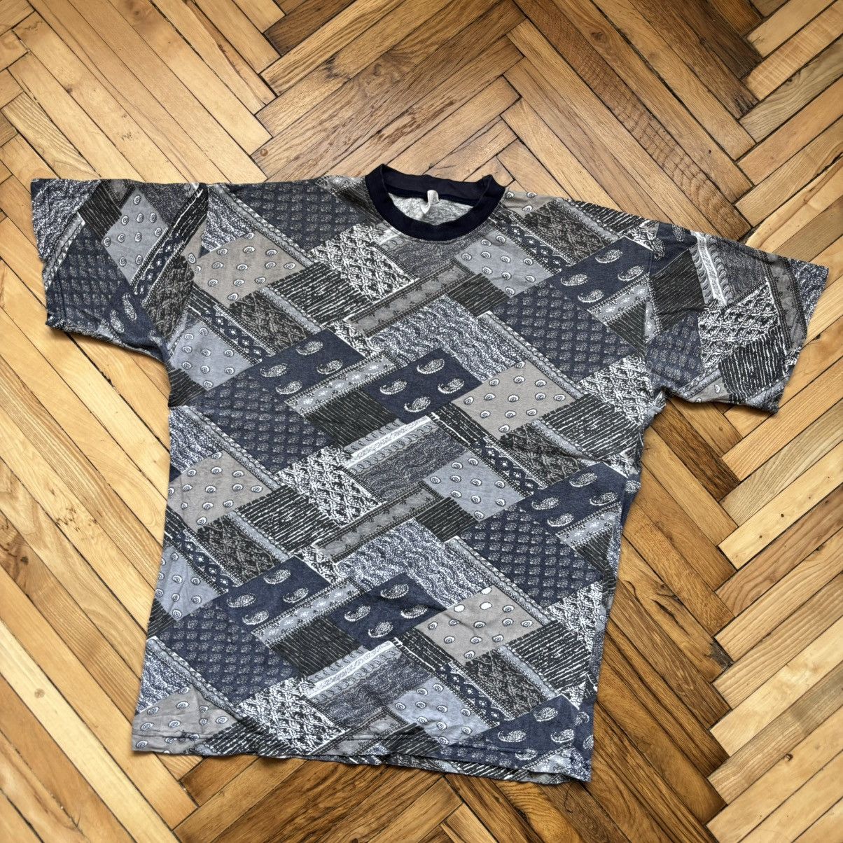 Vintage Vintage 80’s Y2K Grail Bandana T-Shirt Size US M / EU 48-50 / 2 - 1 Thumbnail