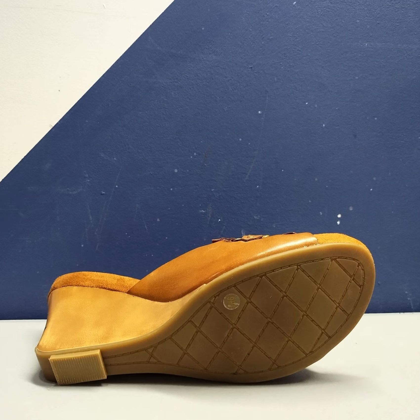 Camel Truflex Wedge Sandal Womens 9.5M Brown Leather GF-Fred Tuscan Camel Bronze EUC Size US 10 / IT 40 - 7 Thumbnail
