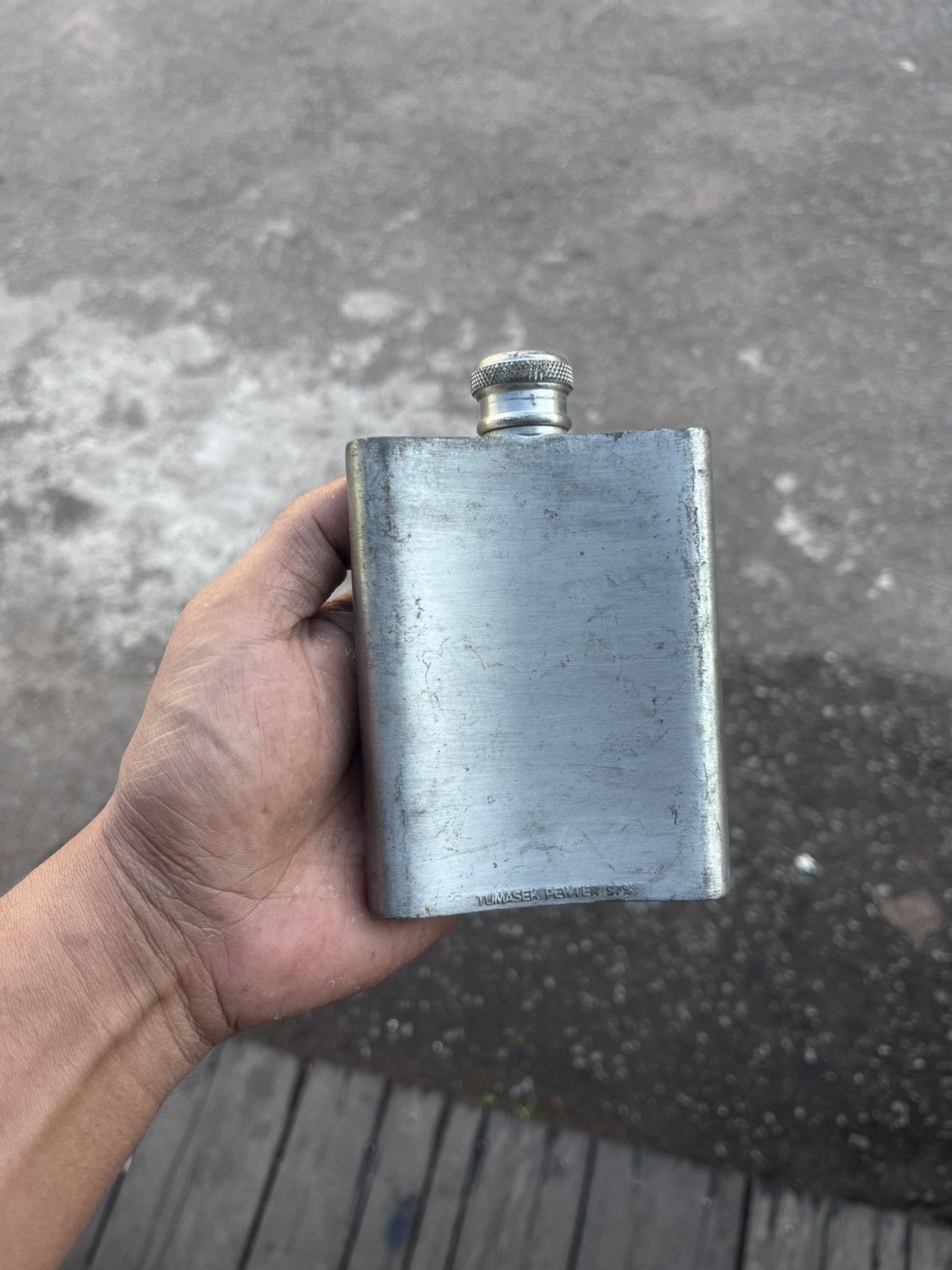 Japanese Brand Vintage Tumasek Pewter 97% Hip Flask Floral Relief Design Size ONE SIZE - 2 Thumbnail