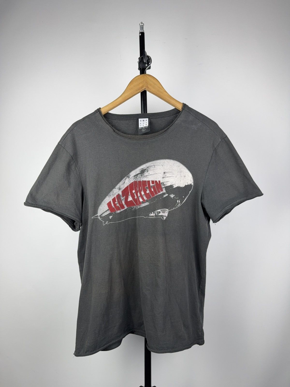 Band Tees Vintage style Led Zeppelin 2019 Big Logo Faded T shirt Size US L / EU 52-54 / 3 - 1 Thumbnail