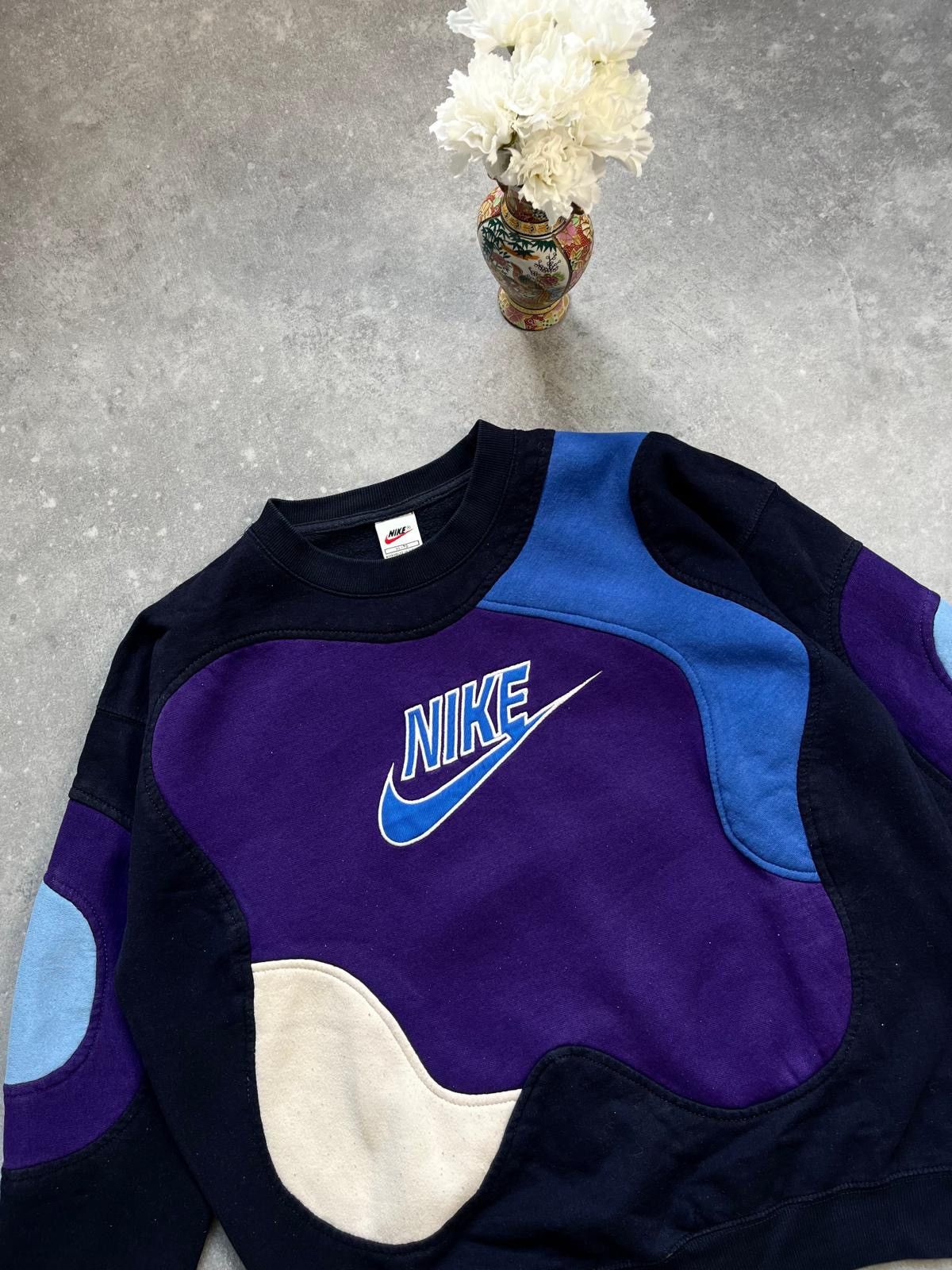 Nike × Vintage Rare Vintage 90s Nike Central Swoosh Boxy Fit Sweatshirt Size US L / EU 52-54 / 3 - 4 Thumbnail