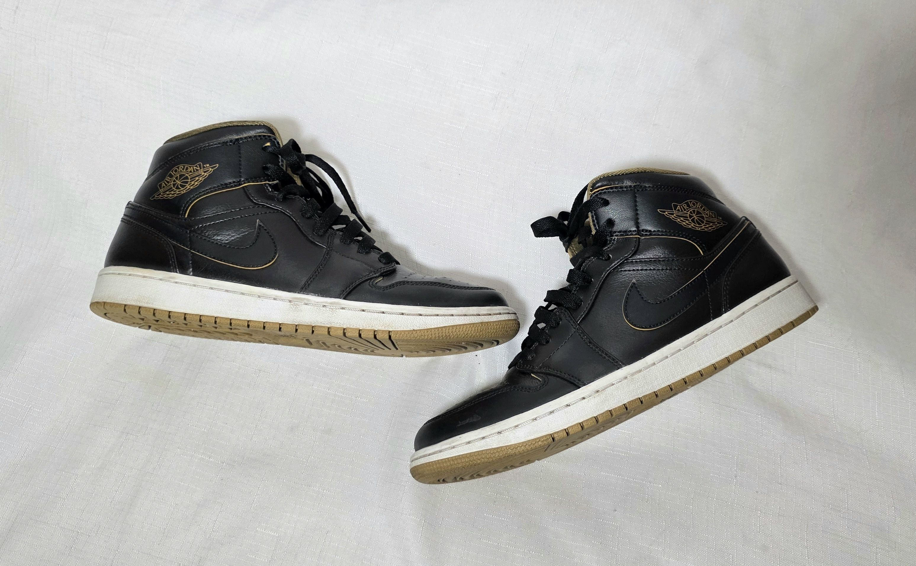 Jordan Brand Nike X Air Jordan 1 Mid Black Retro OG 2015 554724-042 8.5 Size US 8.5 / EU 41-42 - 3 Thumbnail
