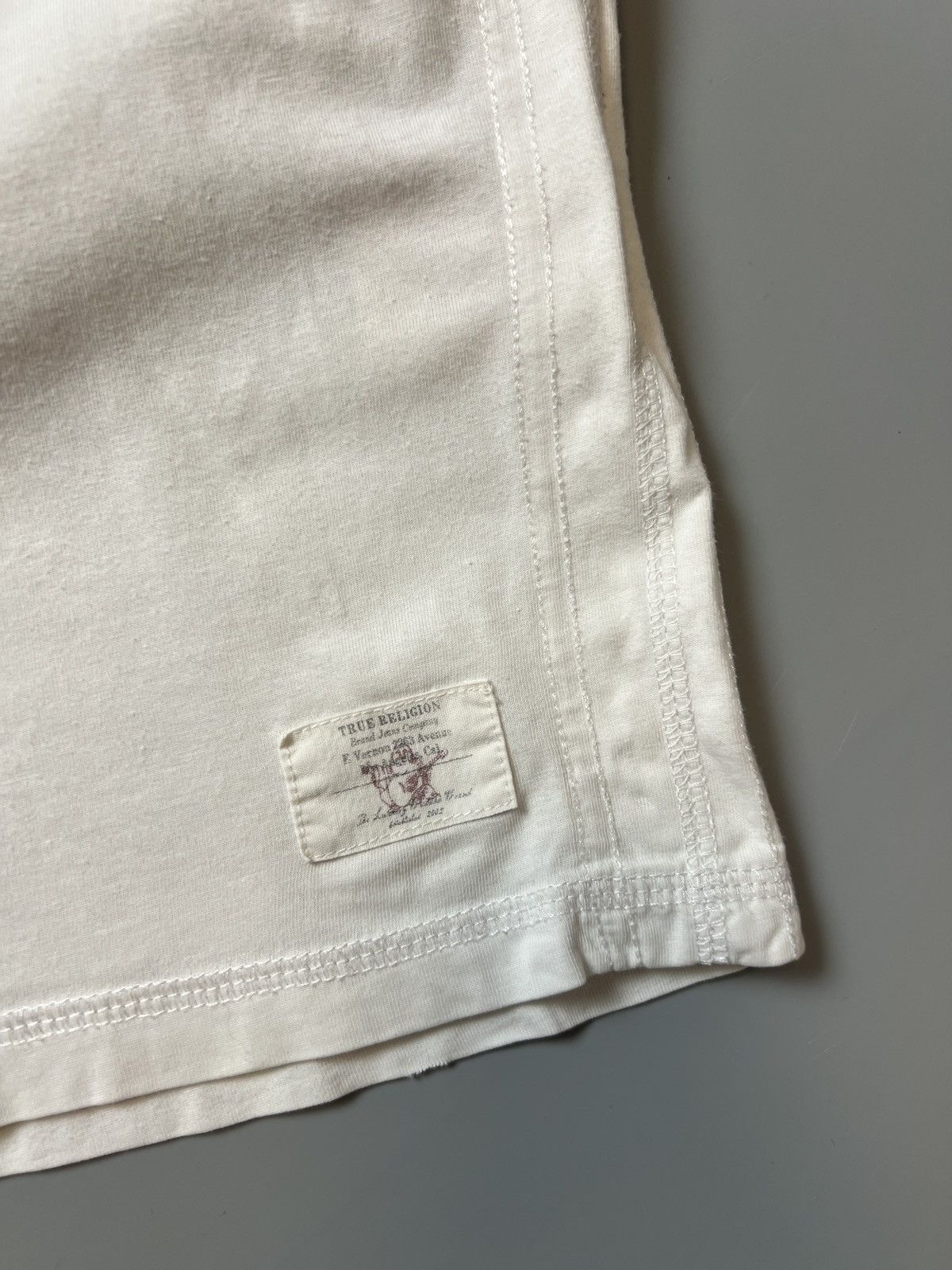 True Religion × Vintage Vintage 90s True Religion Sun Faded T-shirt Size US M / EU 48-50 / 2 - 4 Thumbnail