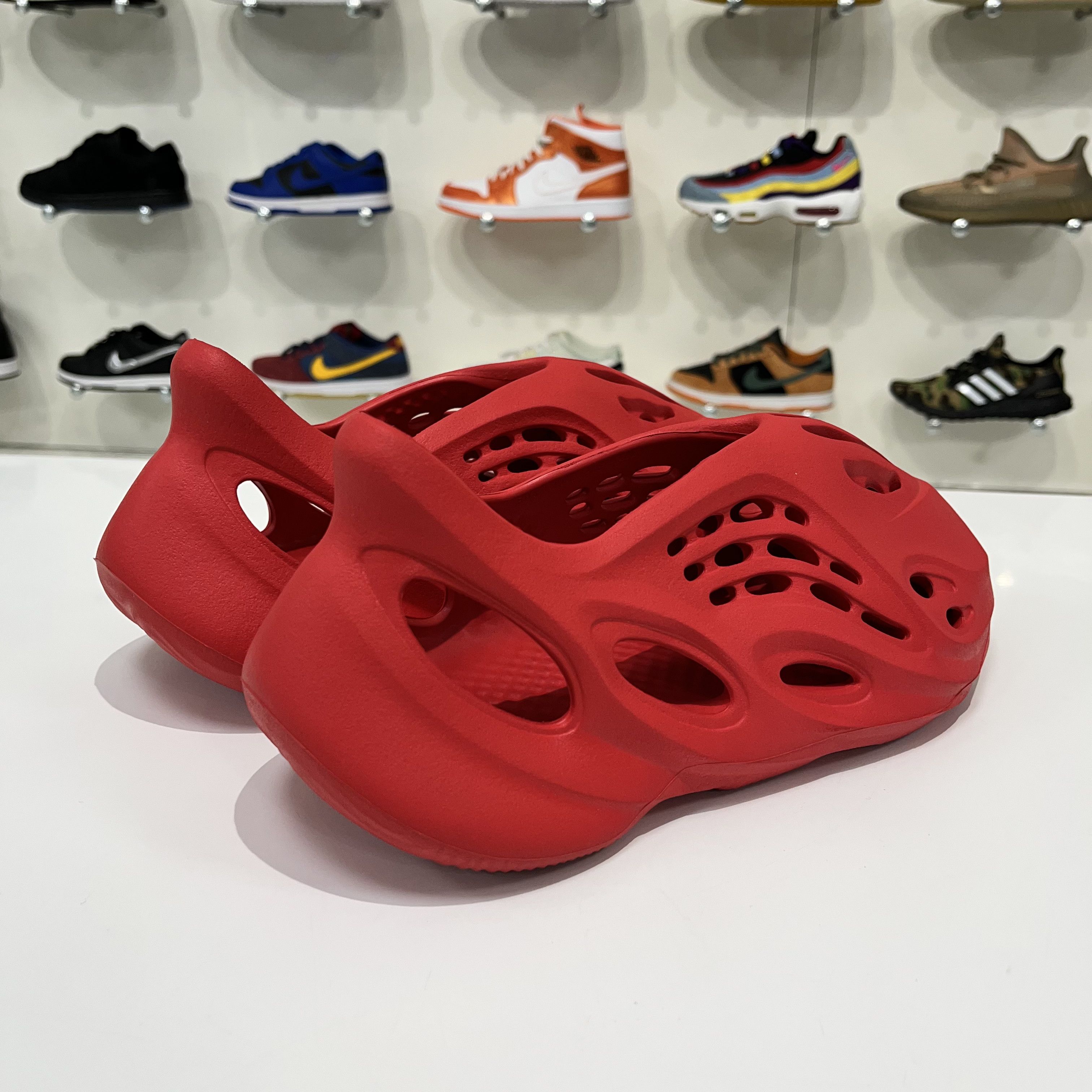 Adidas Adidas Yeezy Foam RNNR MX Vermillion Size US 9 / EU 42 - 6 Thumbnail