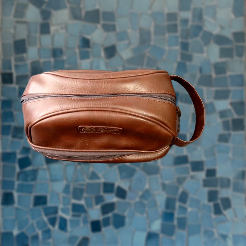 Vintage Penguin by Munsingwear Toiletries Travel Bag in Faux Leather Brown, Medium, Men, Pouch, Water Resistant, Zip, Inner Pockets, Lined, Brown Size ONE SIZE - 1 Thumbnail