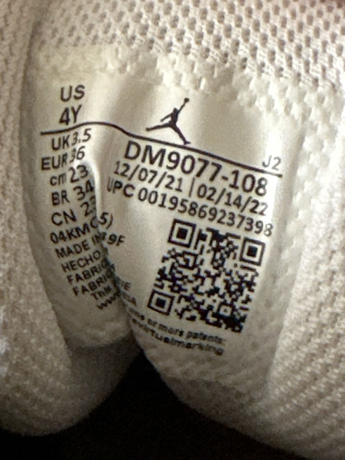 Jordan Brand Air Jordan(GS) 1 Mid 'White Light Madder Root Size US 6 / IT 36 - 9 Thumbnail