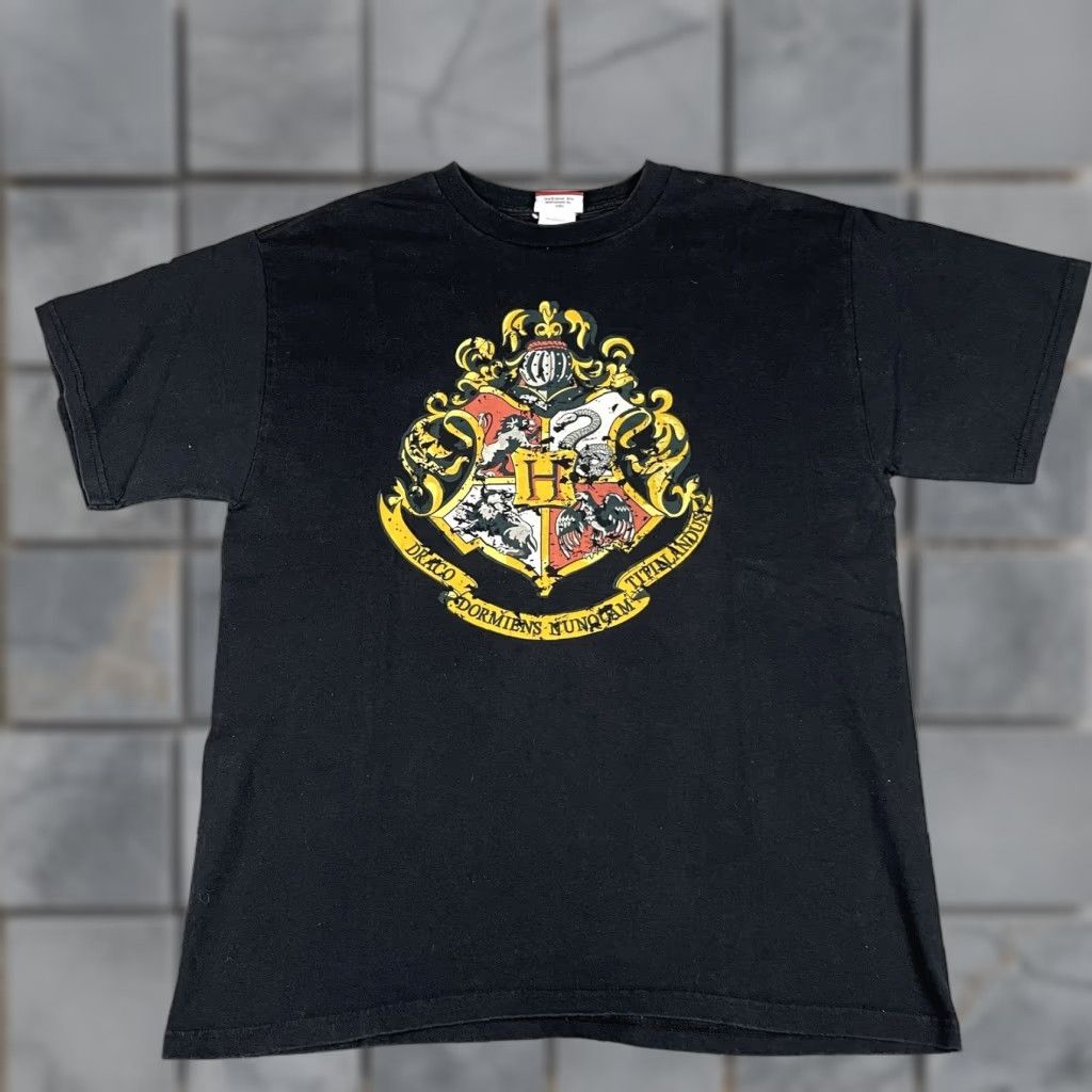 Vintage Harry Potter Shirt Adult L Black Hogwarts Crest Graphic Short Sleeve Movie L Mens Size US L / EU 52-54 / 3 - 1 Thumbnail
