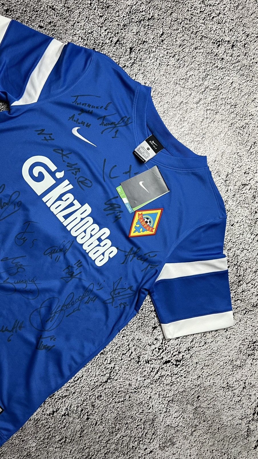 Nike NWT‼️2015-2016 FC Kairat SIGNED BY PLAYERS nike jersey Size US S / EU 44-46 / 1 - 2 Thumbnail