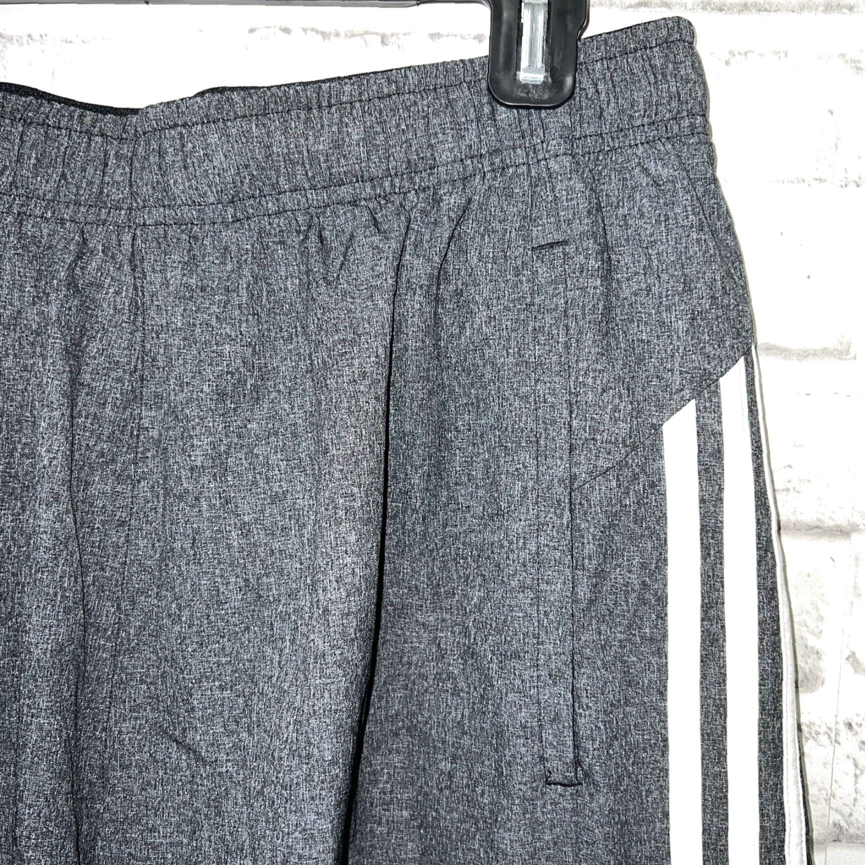 Adidas Adidas Gray Athletic Shorts Mens Size L Size US 33 - 2 Thumbnail