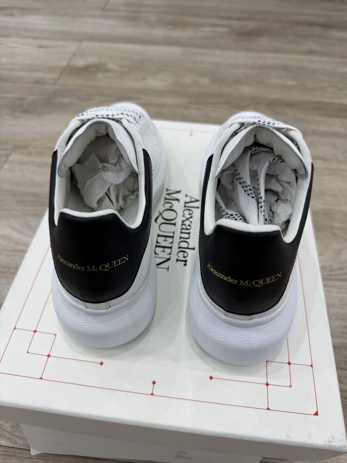 Alexander McQueen Alexander McQueen Oversized Sneaker White Black Size US 4 / IT 34 - 6 Thumbnail