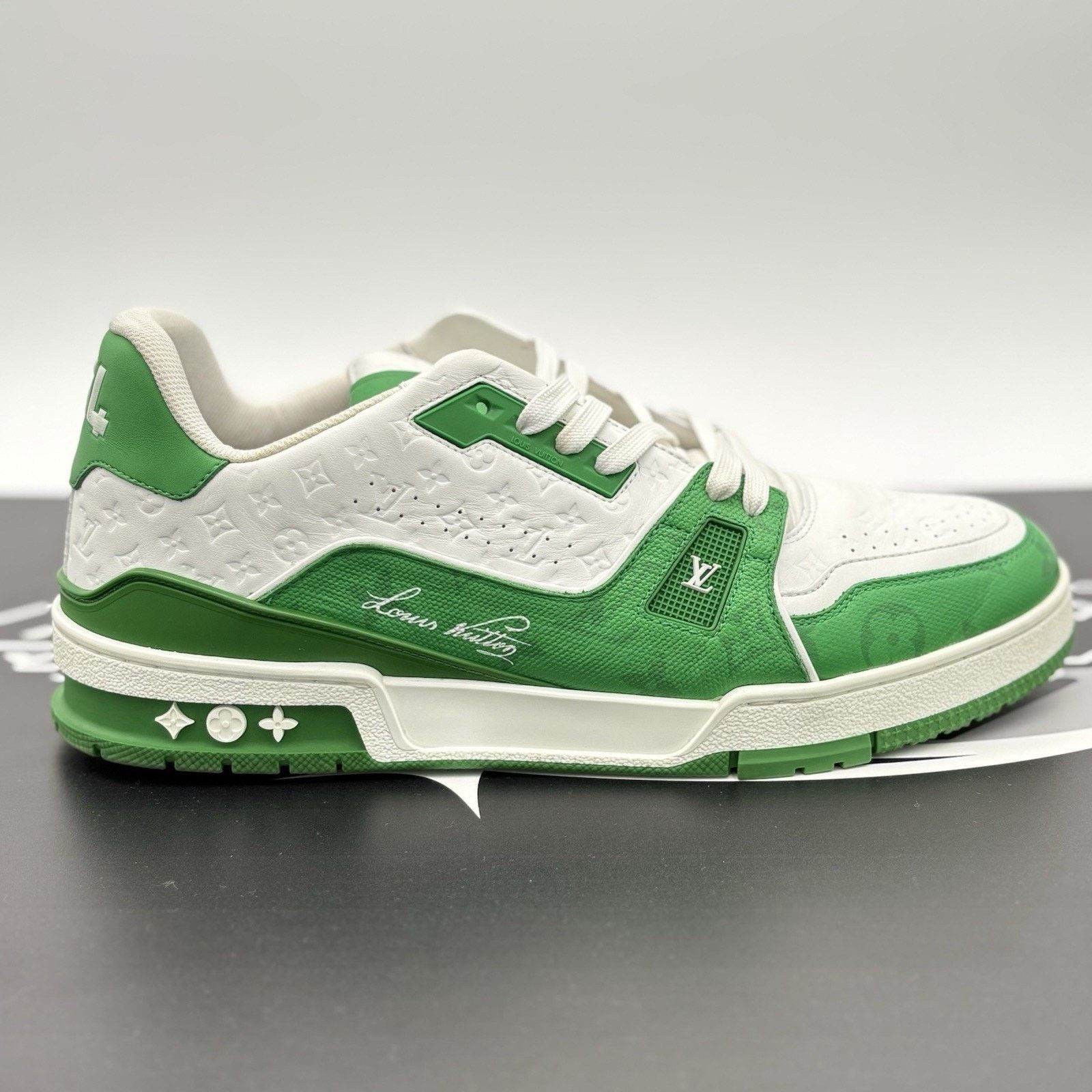 Louis Vuitton 10-10.5 US Louis Vuitton Trainer ' Green White ' VERY CLEAN Size US 10 / EU 43 - 2 Thumbnail