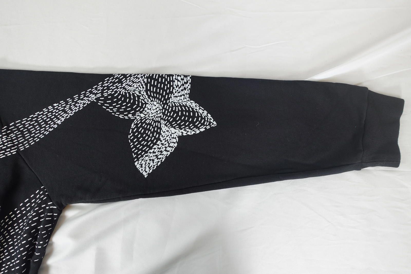 Louis Vuitton Louis Vuitton Flower Print Sweatshirt in Black Size ONE SIZE - 4 Thumbnail