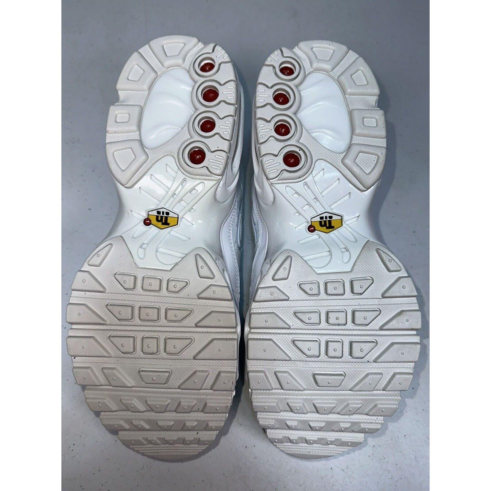 Nike Nike Air Max Plus White Silver 4.5Y/ 6 Women’s CW7044-100 Size US 4 / IT 34 - 5 Thumbnail