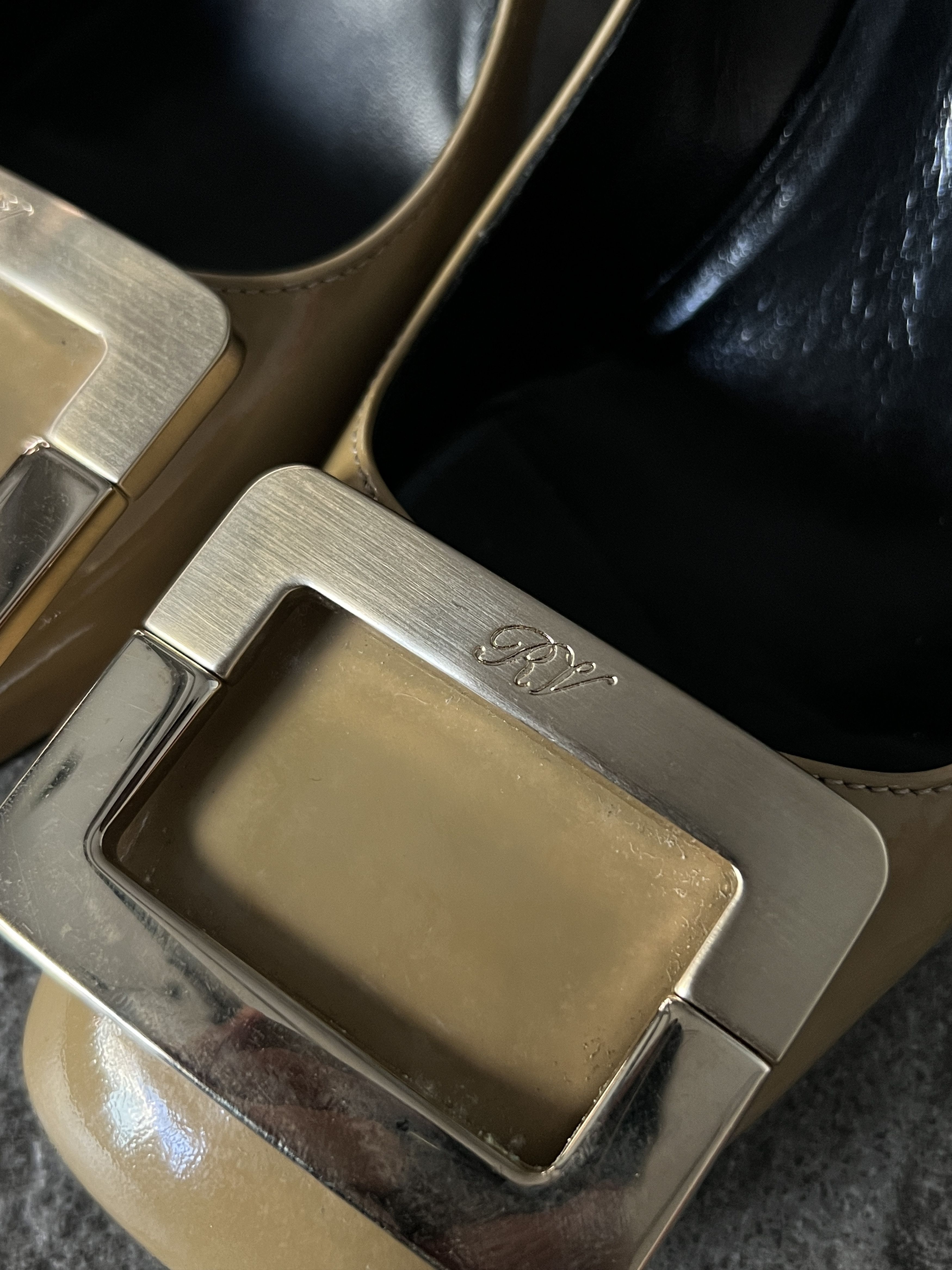 Roger Vivier Roger Vivier Belle Vivier Beige Patent Block Heel 35.5 Size US 5.5 / IT 35.5 - 8 Thumbnail