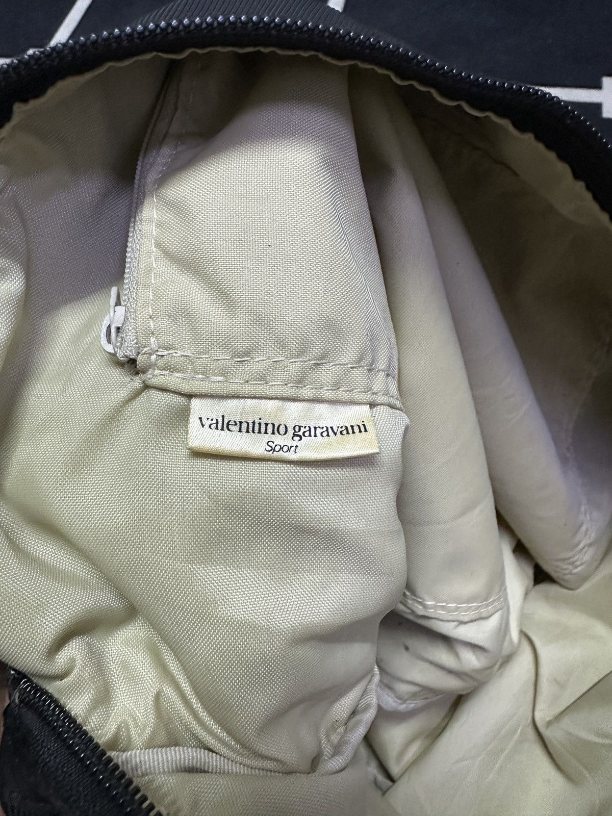 Valentino Vintage Valentino Garavani Sport Waterproof Crossbody Bag Size ONE SIZE - 6 Thumbnail