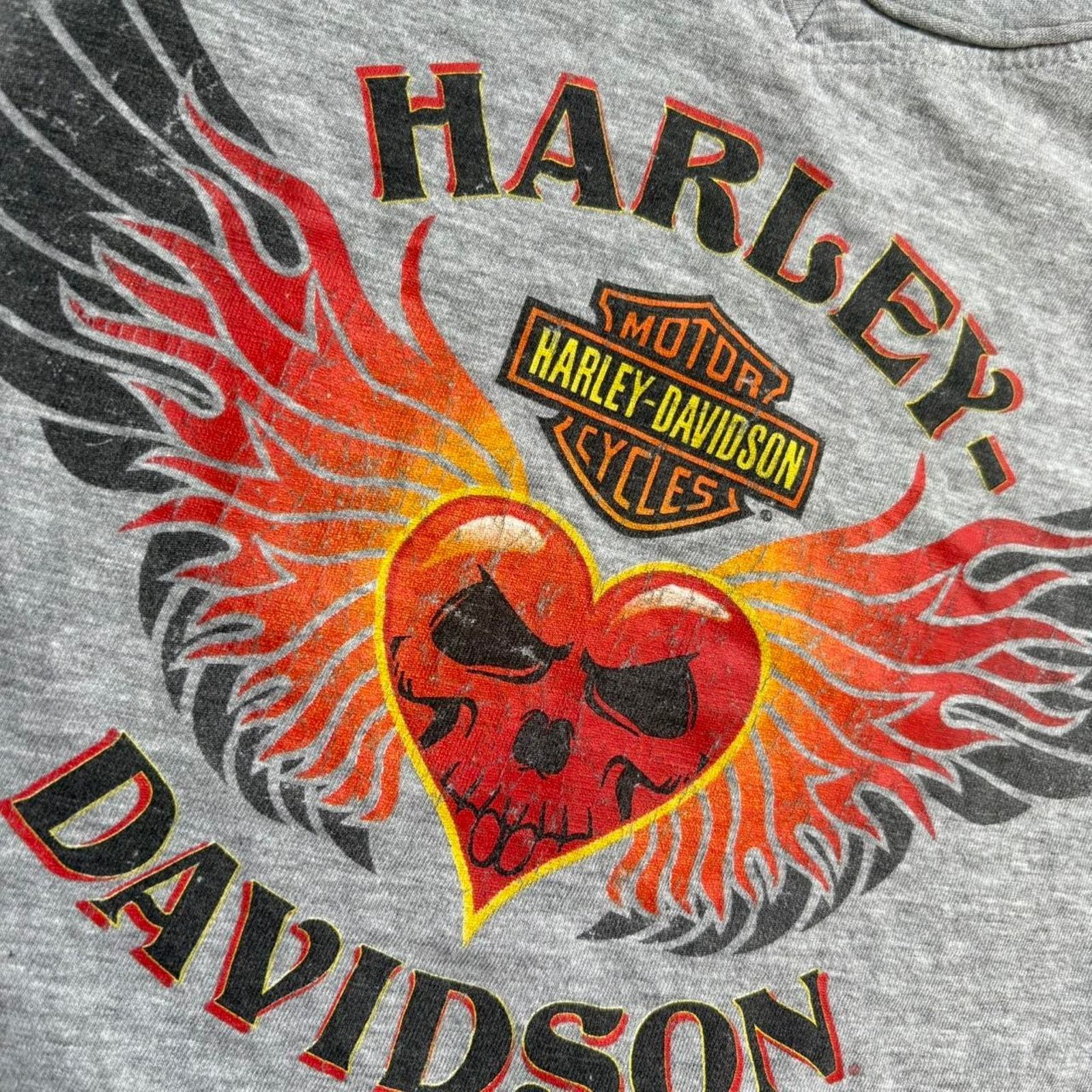 Harley Davidson Gray Harley Davidson Flaming Skull w/ Heart Graphic Top Size US M / EU 48-50 / 2 - 2 Thumbnail