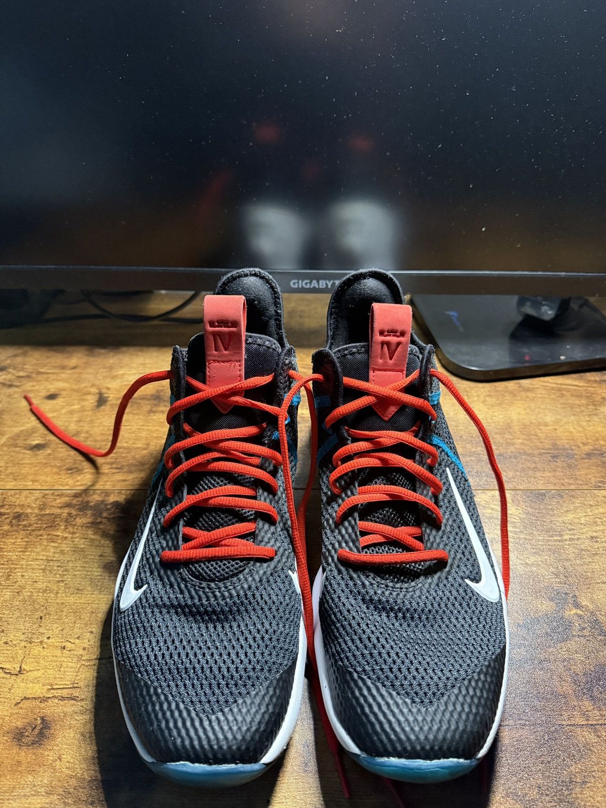 Nike Lebron Witness 4 Red Carpet Size US 9 / EU 42 - 1 Thumbnail