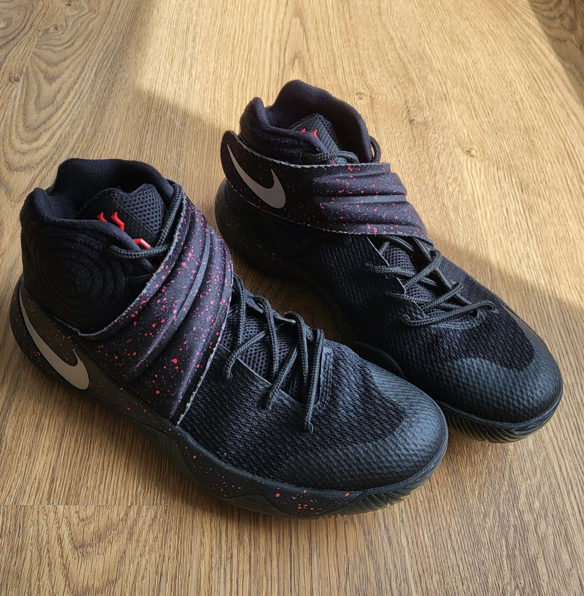 Nike Nike Kyrie 2 Wolf Pack Size US 7.5 / EU 40-41 - 1 Thumbnail
